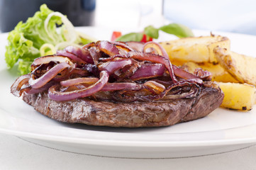 Beefsteak mit Zwiebel