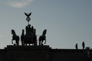 Menschen an der Quadriga © Blende13