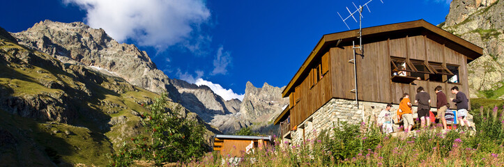 Les Alpes - Parc national des Ecrins - Refuge de Chaborneou