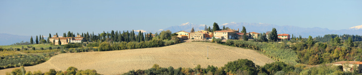Fototapeta na wymiar Panorama krajobrazu Toskanii