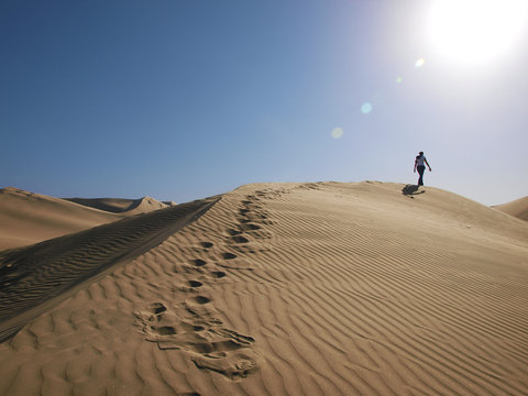 Läufer in der Wüste - Einsam