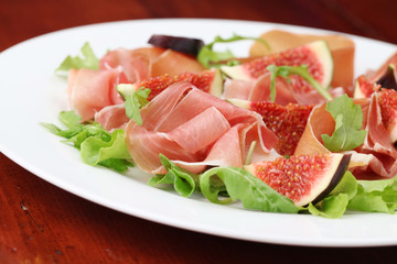 Prosciutto and fig salad