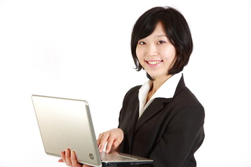 パソコンを使うビジネスウーマン