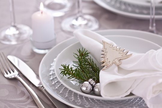 christmas table setting in silver and white