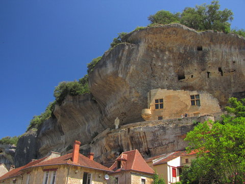 Les Eyzies-de-Tayac ; Vall&eacute;e de la V&eacute;z&egrave;re ; P&eacute;rigord Noir