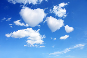 Herzen aus Wolken