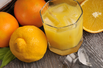 Ein Glas Orangensaft