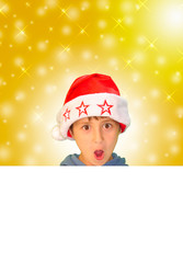 Kind staunt über Weihnachtsangebote