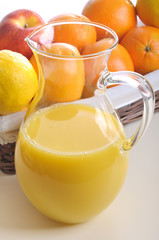 Orangensaft in einer Karaffe