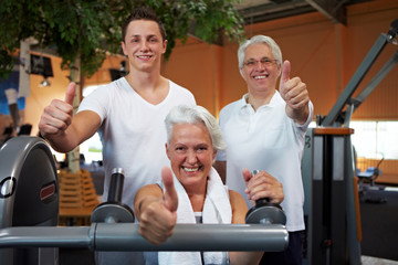 Erfolgreiche Gruppe im Fitnesscenter