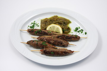 spiedini e peperoncino nella cucina araba