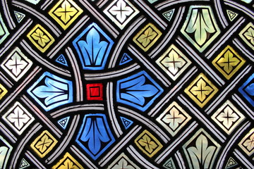 Detail eines Glasfensters in einem Gewölbe des Friedhofs Montparnasse in Paris
