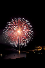 Fuochi d'artificio sul mare