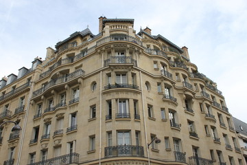 Fototapeta na wymiar Immeuble bourgeois du 16 me arrondissement de Paris