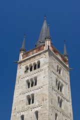 Fototapeta na wymiar Dzwonnica w Susa