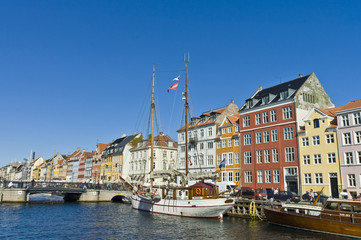 Fototapeta na wymiar Nyhavn colorful buildings at Copenhagen