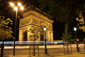 Fototapeta premium Beautiful night view of the Arc de Triomphe Paris France