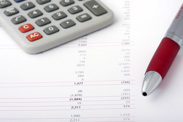 close up calculator and pen