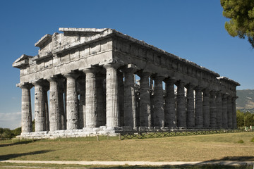 Fototapeta na wymiar Świątynie Paestum