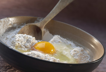 Mélange farine et oeuf