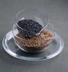 Assortiment de riz rouge de camargue et de riz noir