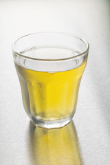 Verre de jus de pomme