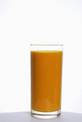 Verre de jus de carotte