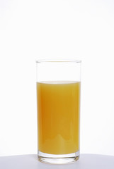 Verre de jus de pomme