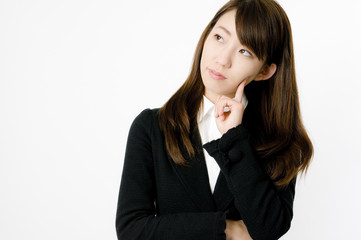 Fototapeta premium 腕組みする女性社員