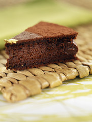 Gâteau fondant au chocolat et feuille d'or