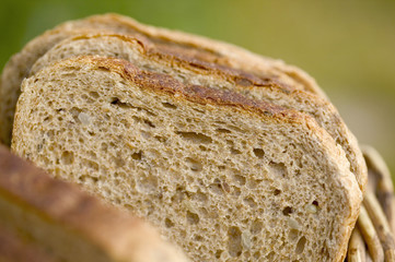 Pain complet en tranches