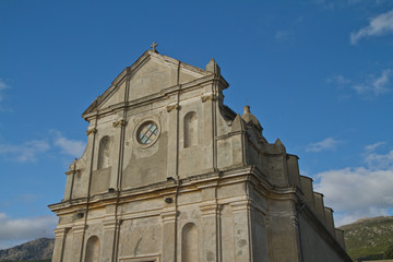 Fototapeta na wymiar eglise saint lucie en corse (village de ville di pietrabugno)