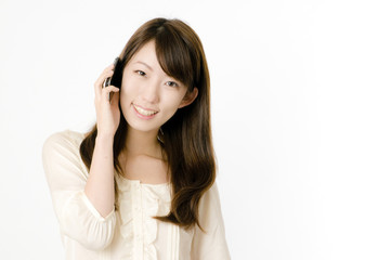 Fototapeta premium スマートフォンで話す女性