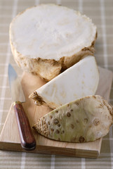 Céleri-rave découpé