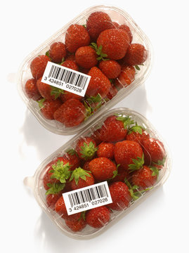 Deux barquettes de fraises industrielles