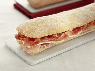 Sandwich ciabatta jambon feta