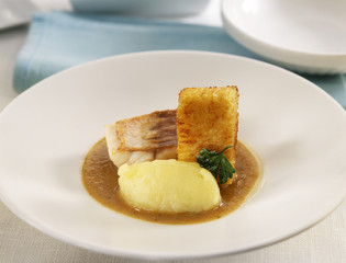 Trigle hirondelle en sauce et purée de pomme de terre © FOOD-micro