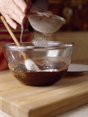 Préparation du soufflé au chocolat et cacao 
