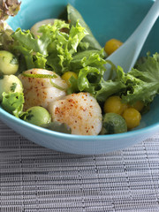 Salade de saint-jacques, mangue et avocat 