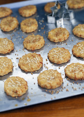 Galettes de pomme de terre au sésame et graines de moutarde 