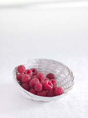Framboises dans une corbeille