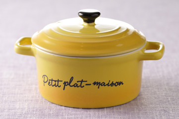 Cocotte avec couvercle et inscription