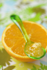 Cuillère de confiture d'oranges