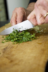 Émincer le persil plat 