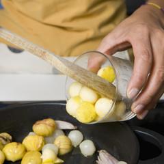 Ajouter les billes de pommes et les châtaignes 