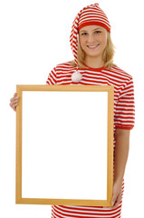 Junge Frau im Ringelshirt mit Schild