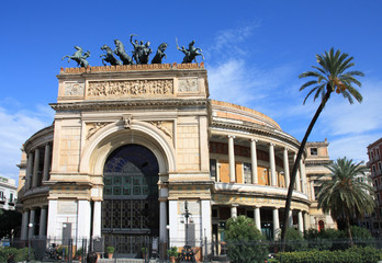 Fototapeta na wymiar Palermo - Teatro Politeama