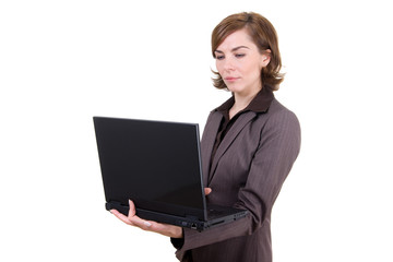 Frau im Businessdress mit Laptop