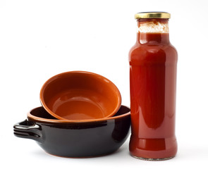 Tomato sauce and terracotta pots