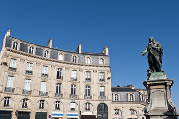 Fototapeta na wymiar Tourny statue and square at Bordeaux, France